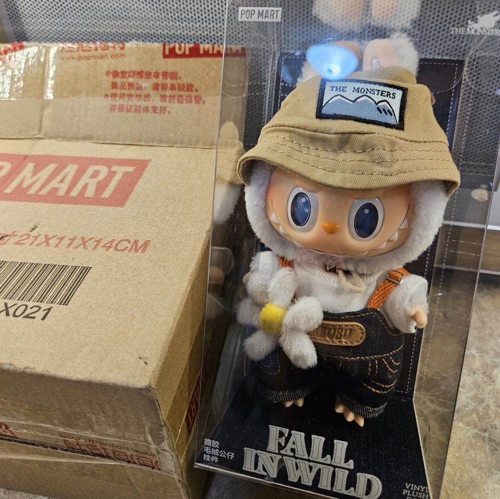 ♡ [NewinBox] Pop Mart x The Monsters Labubu Fall in Wild Vinyl Plush
